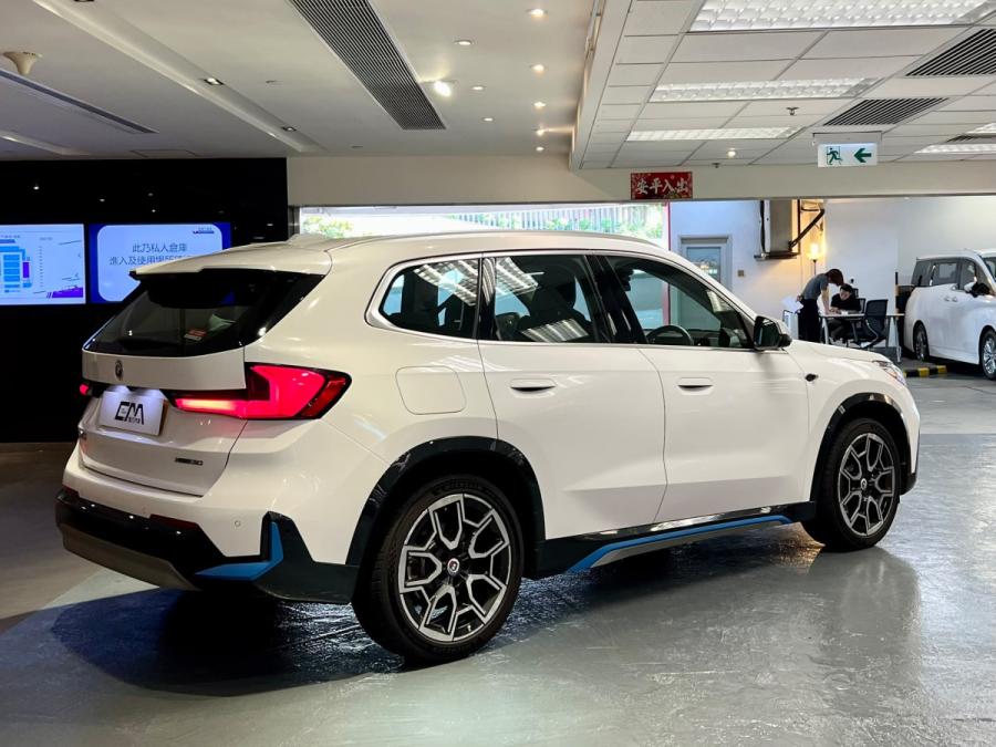 iX1 xDrive30 xLine - Image 2